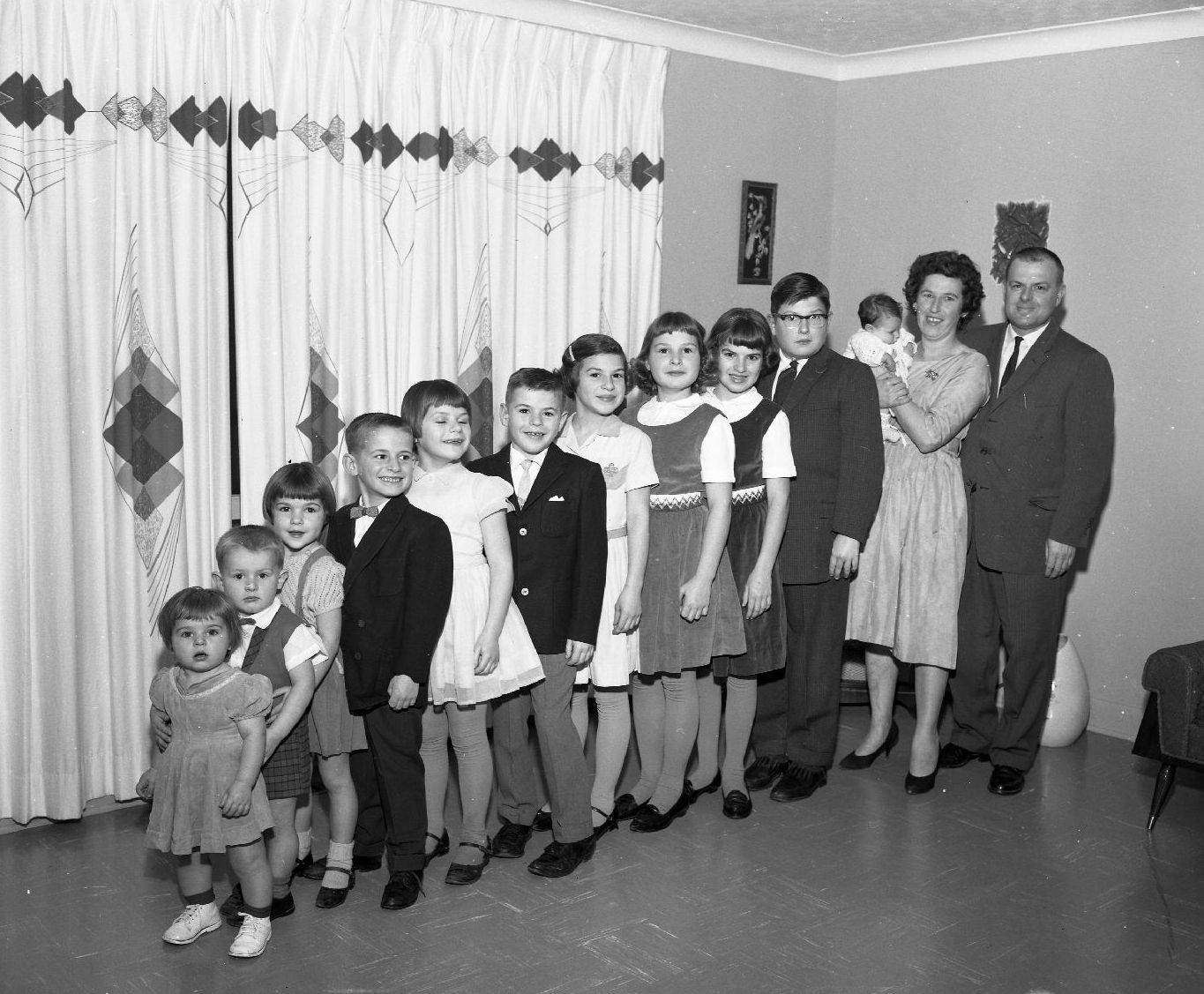 La famille de Conrad Legault, 8 janvier 1963. Archives nationales à Gatineau, fonds Champlain Marcil (P174, S1, D29190). Photo : Champlain Marcil.