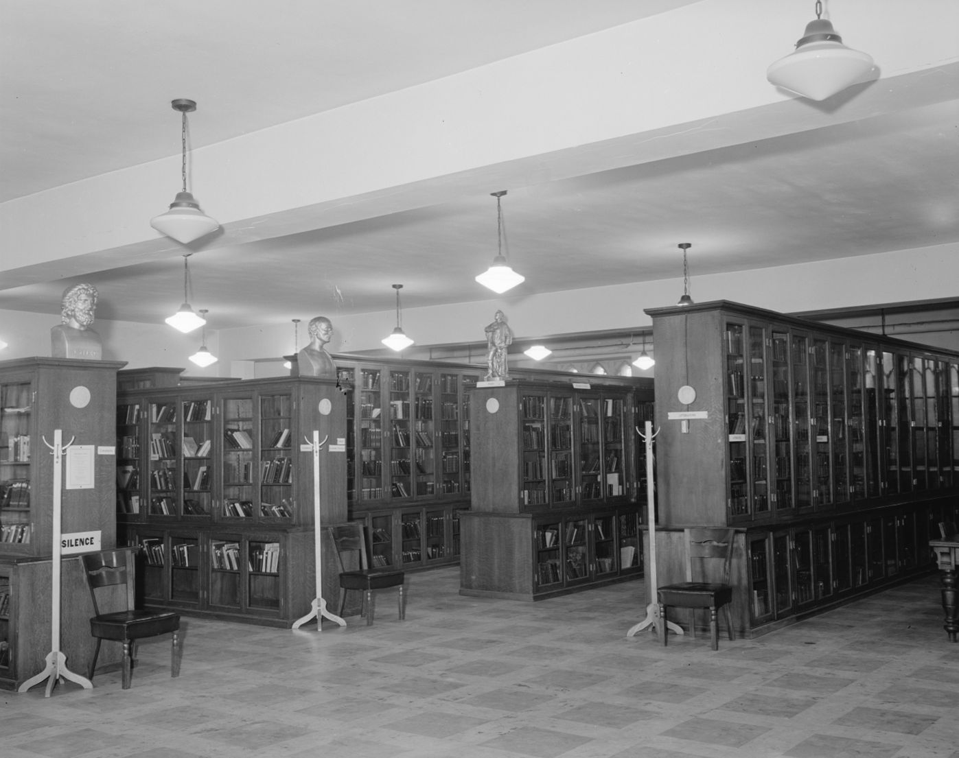 Bibliothèque de l’Institut de Québec, 1948.