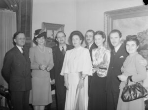 Groupe d’amis réunis au domicile de monsieur Paul Leduc
