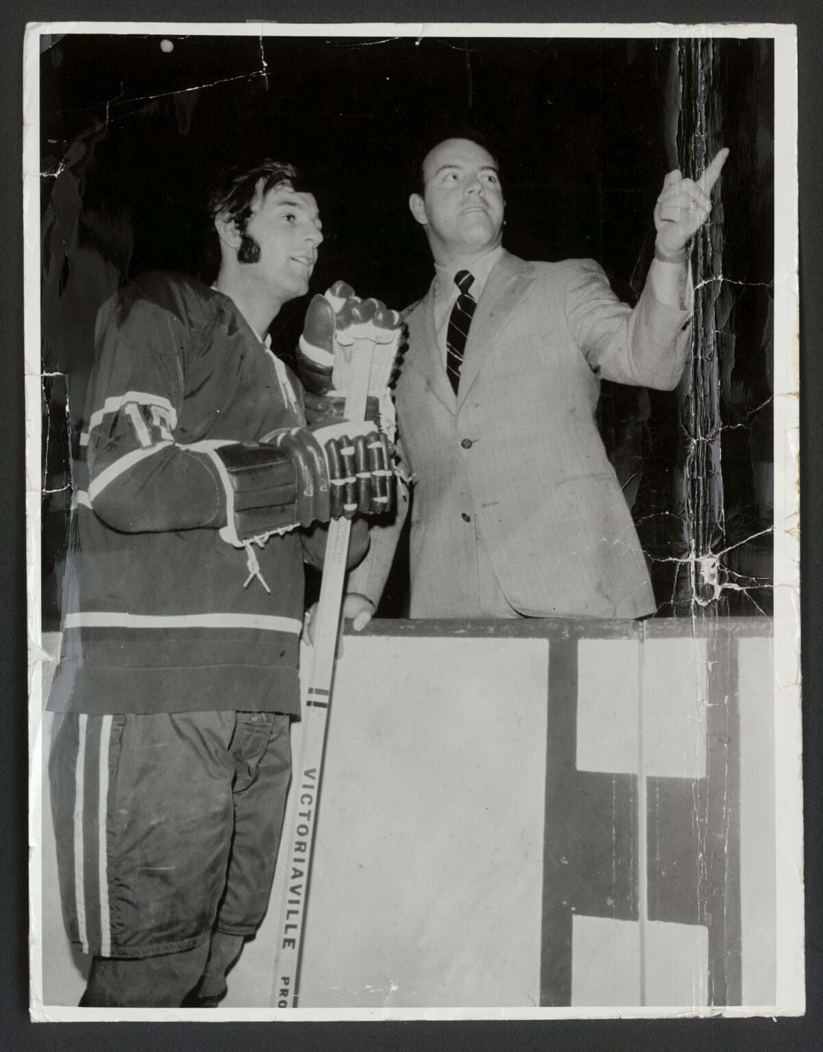 Guy Lafleur et son entraîneur Scotty Bowman au Forum de Montréal le 8 octobre 1971.