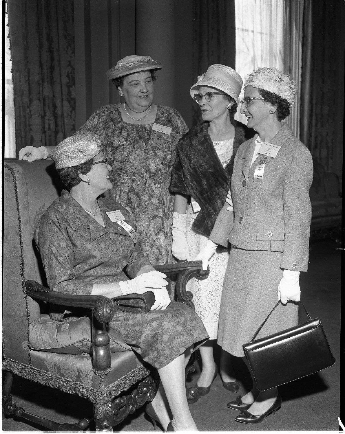 Membres de la Fédération des femmes canadiennes-françaises à l’occasion d’un congrès, 1960.