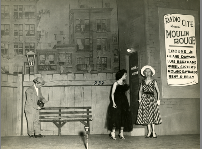 Spectacle burlesque avec Olivier Guimond fils au théâtre Radio-Cité, vers 1953.
