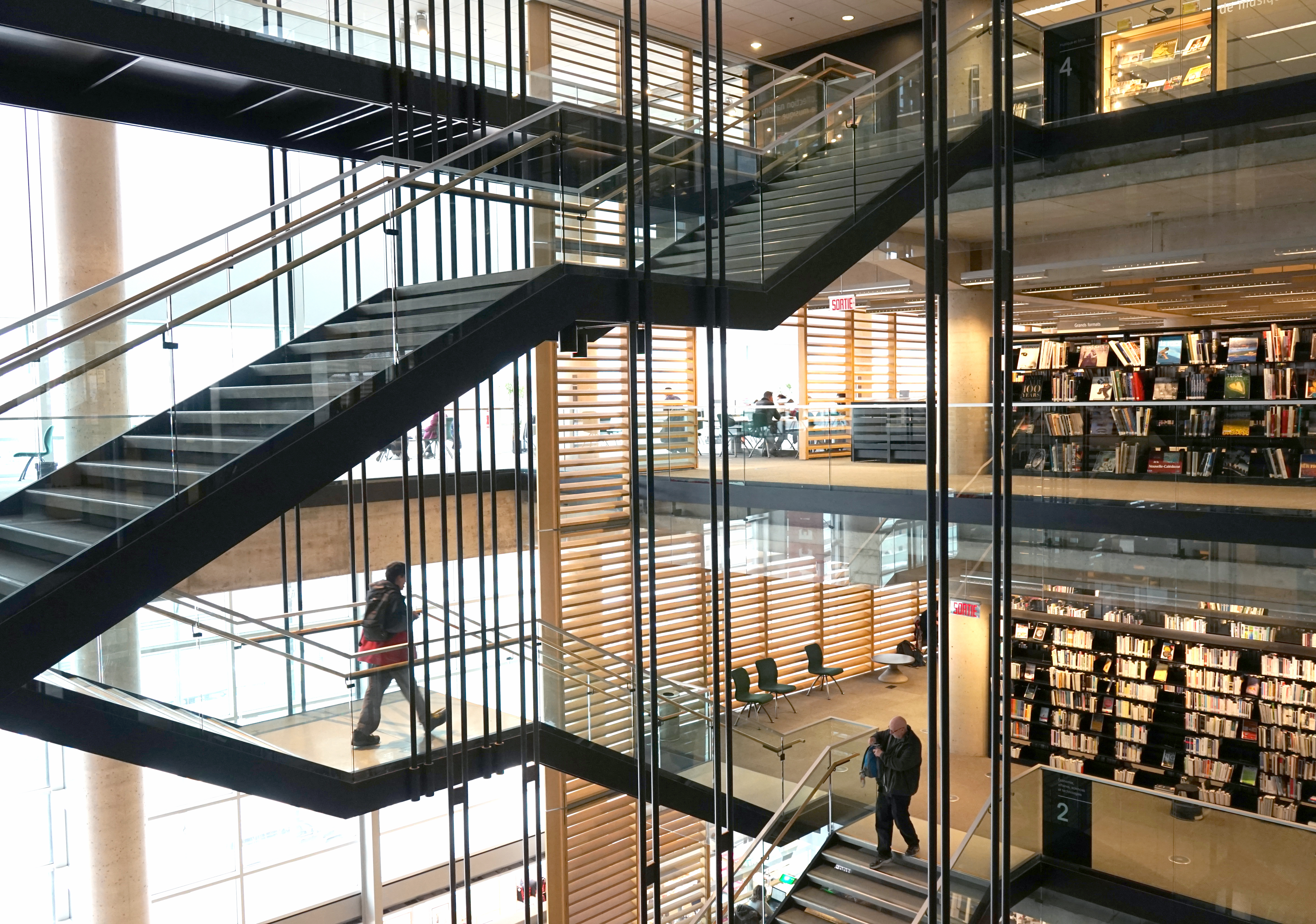 L'escalier central de la Grande Bibliothèque.