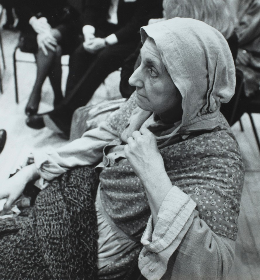 Viola Léger portant son costume de Sagouine, 1986.