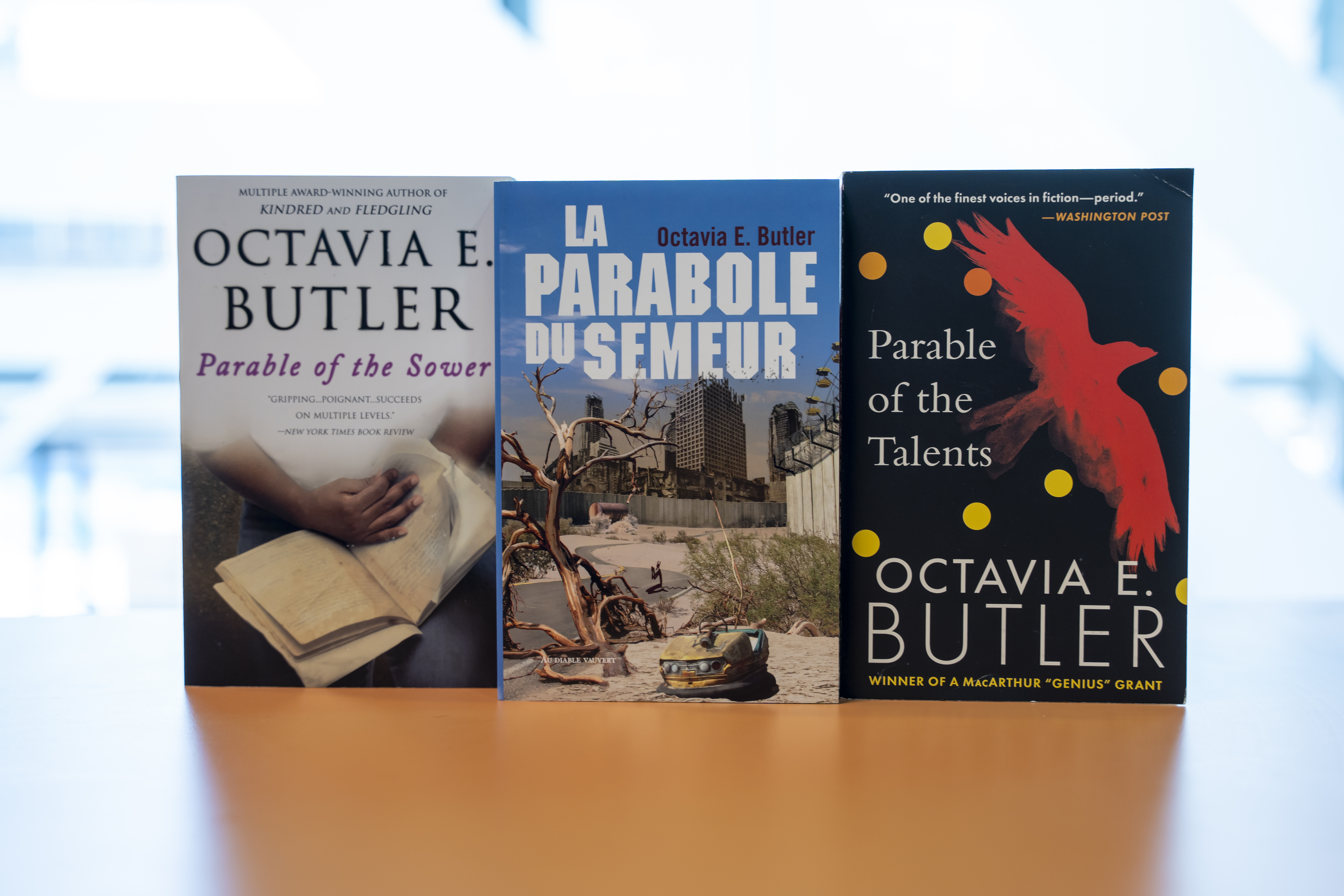 Couvertures des livres Parable of the Sower, La parabole du semeur et Parable of the Talents.