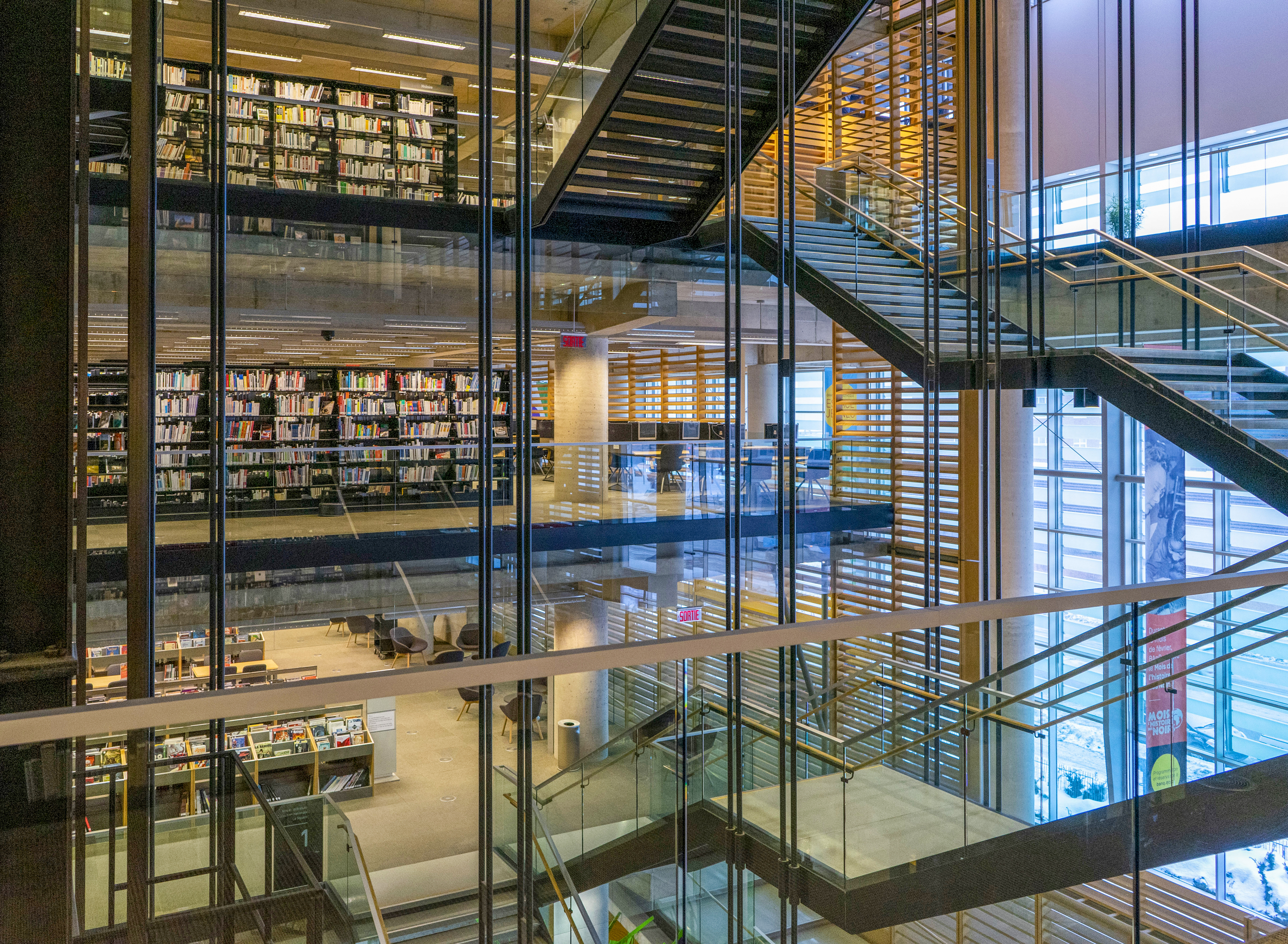 Grand escalier de la Grande Bibliothèque.
