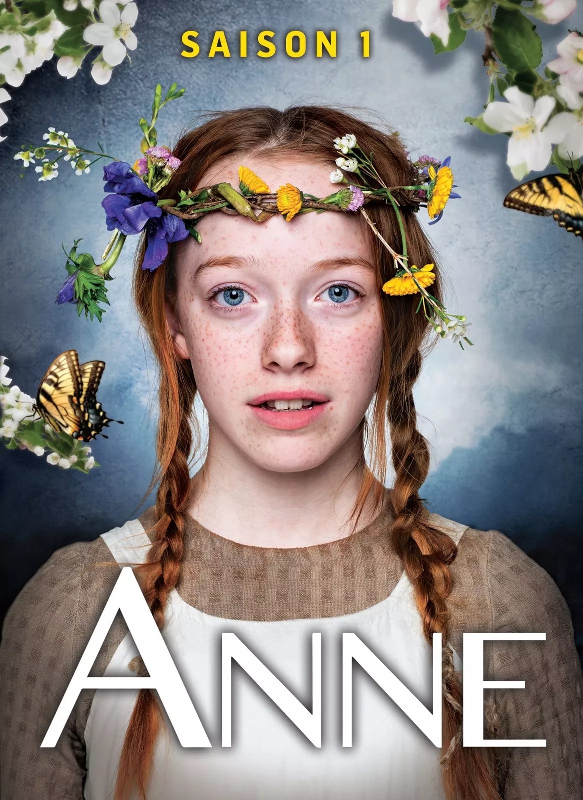Une jeune fille, une couronne de fleurs sauvages sur la tête.