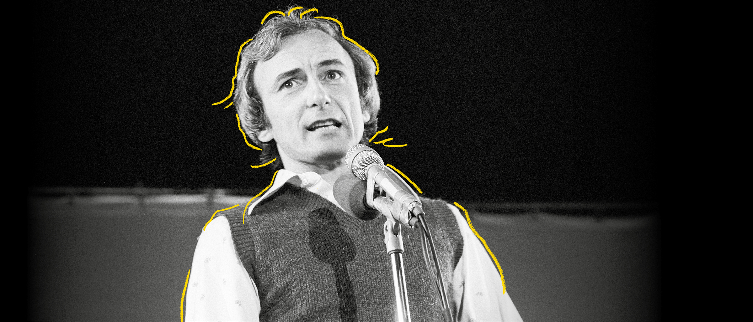 Photo en noir et blanc d'Yvon Deschamps sur scène