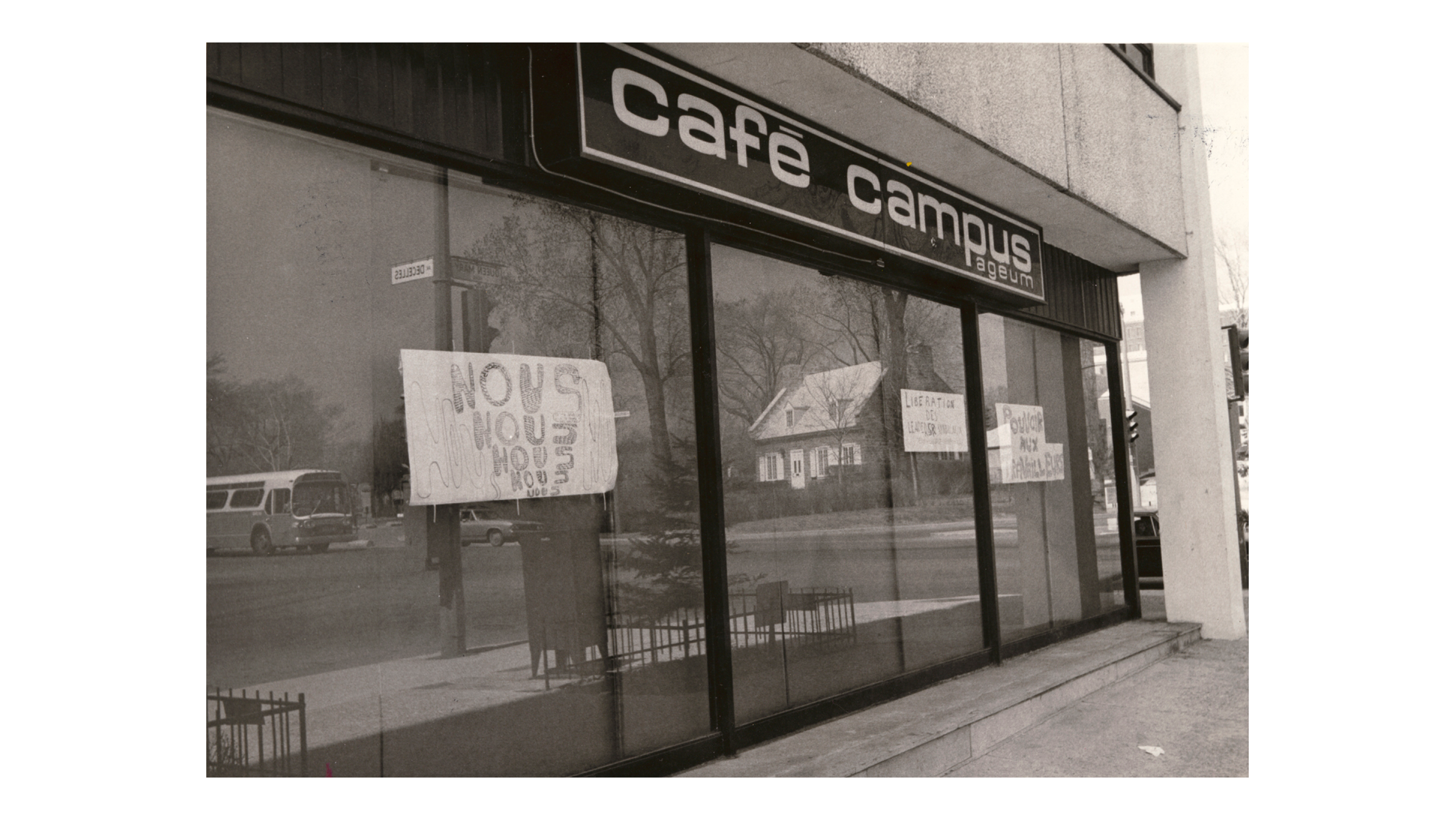 Devanture du Café Campus.