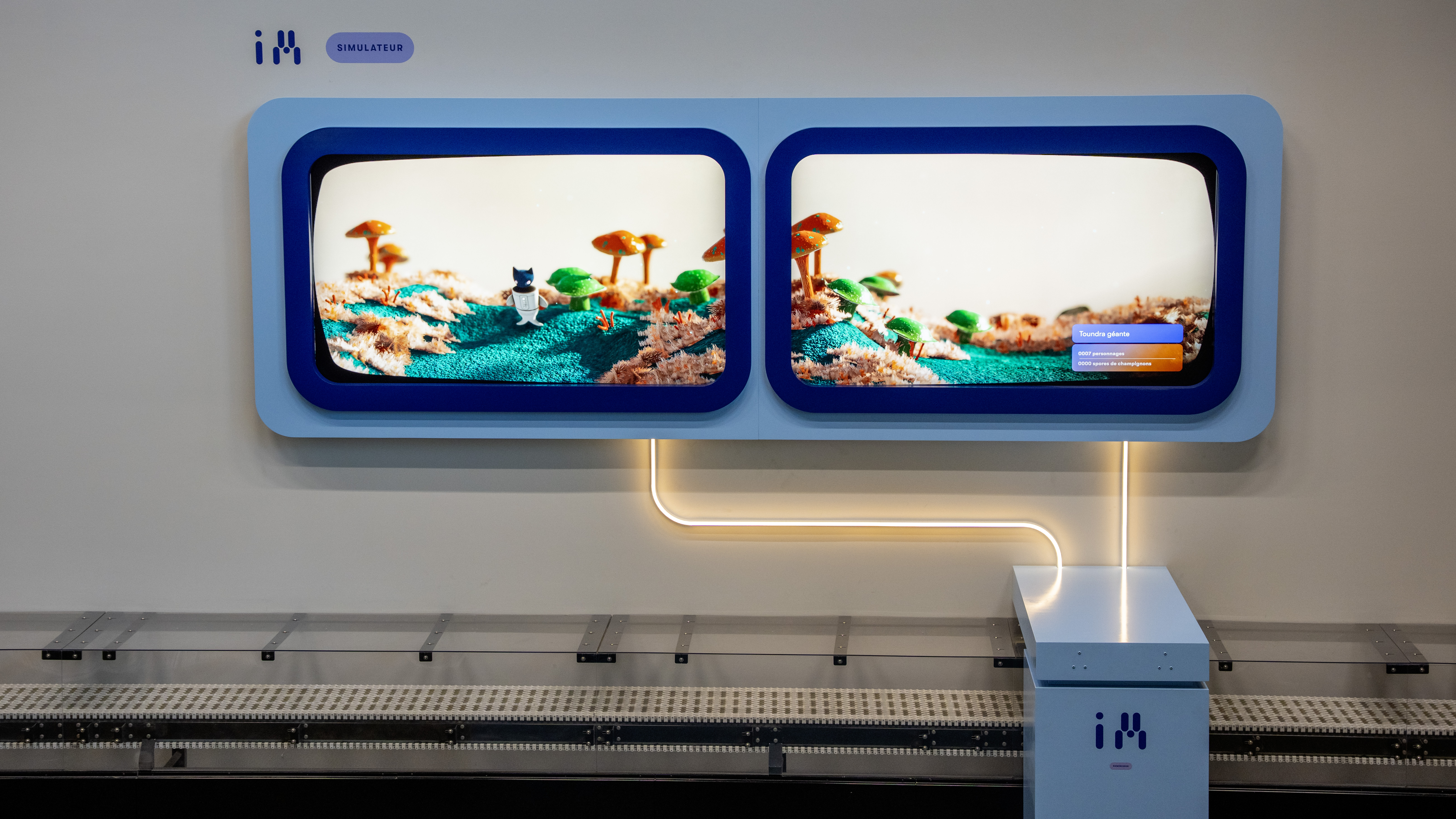 Deux écrans montrent un paysage imaginaire.