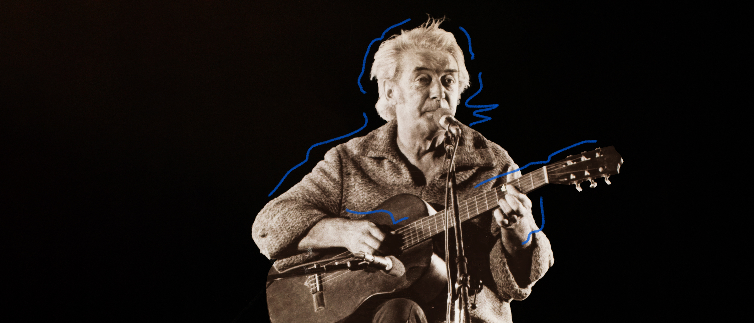 Félix Leclerc chantant sur scène avec sa guitare