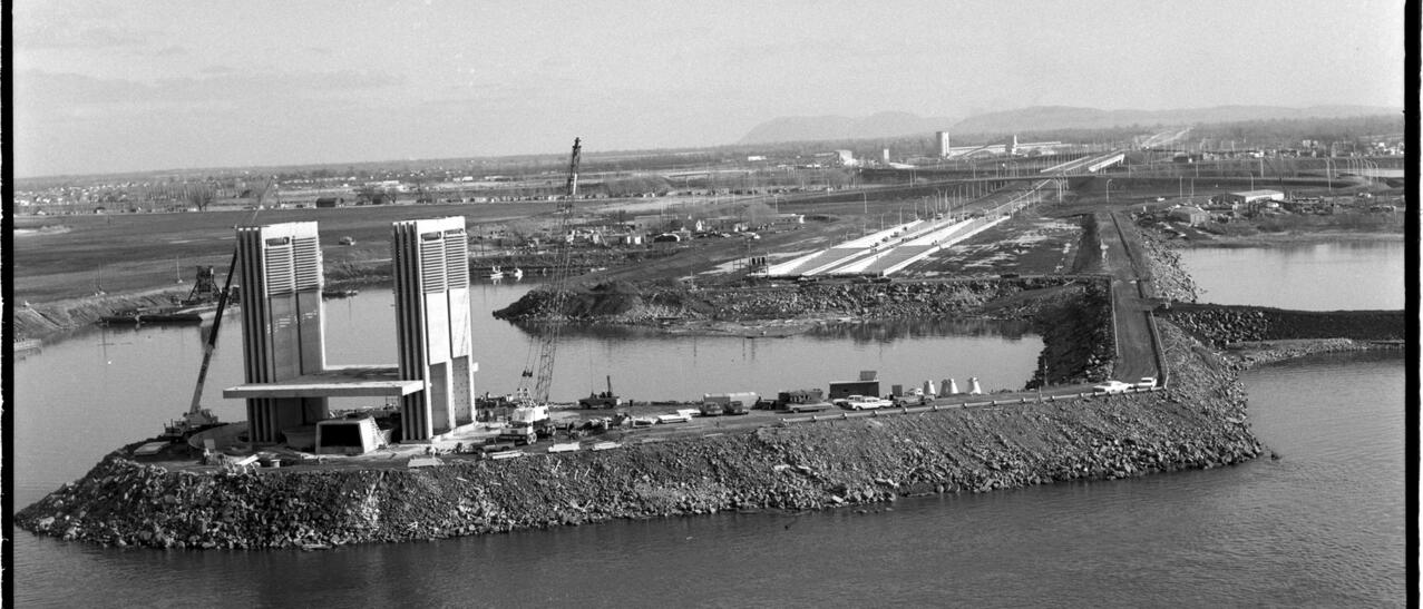 Travaux de construction du pont-tunnel Louis-Hippolyte-La Fontaine