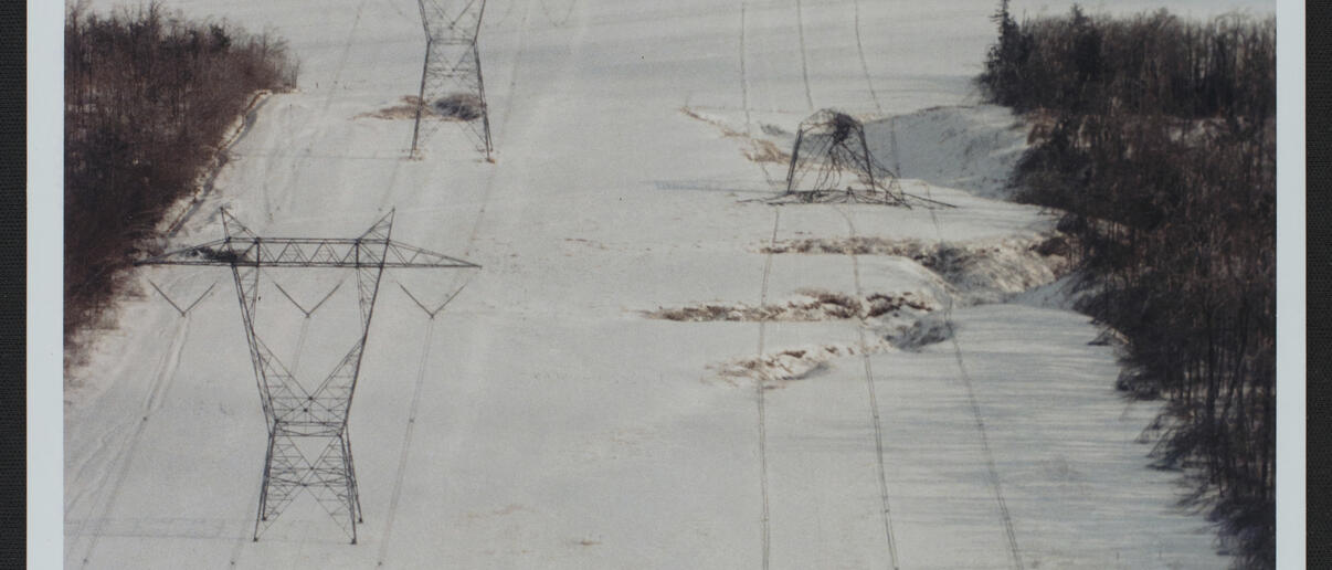 Pylônes électriques endommagés pendant la crise du verglas, 1998