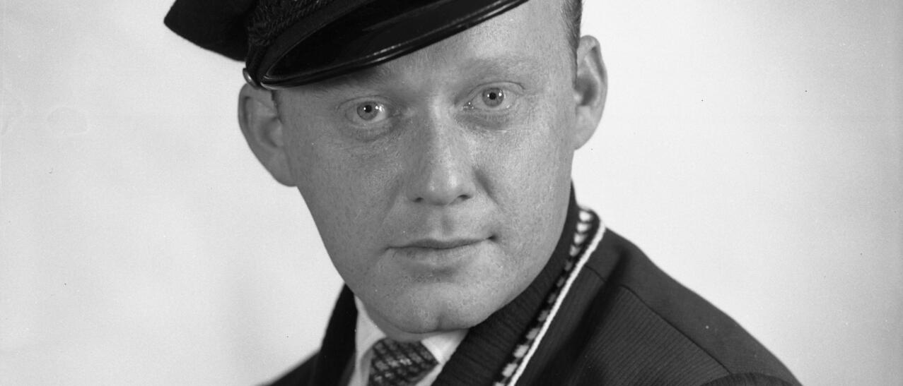 Robert Quirion, chauffeur de taxi de la compagnie Blue Veteran Taxi de Sherbrooke, 1960