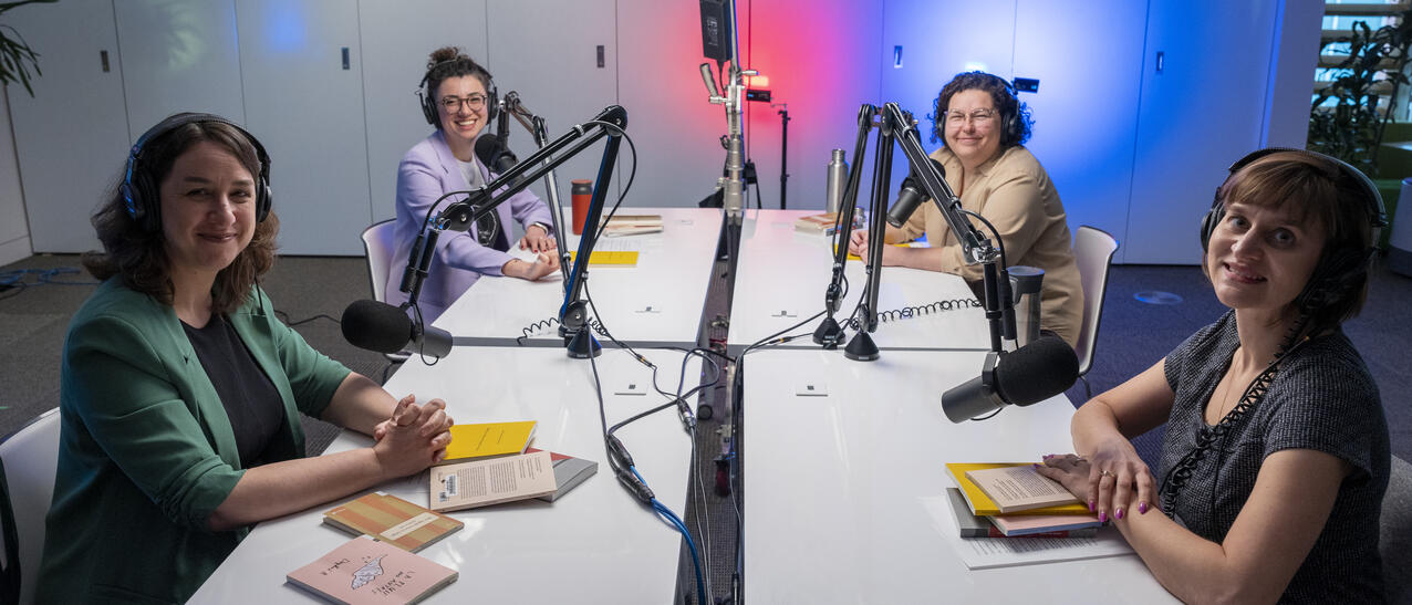 Les 4 bibliothécaires lors de l'enregistrement de Signets au féminin à la Grande Bibliothèque