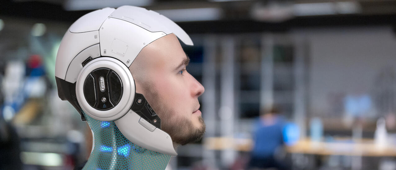 Robot à visage humain.