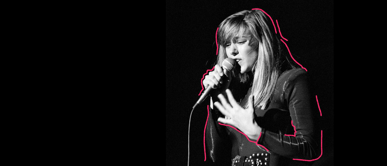 Photo d'archives en noir et blanc de la chanteuse Julie Masse