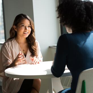 conversation entre personnes