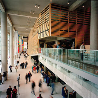 Hall de la Grande Bibliothèque vu de haut.