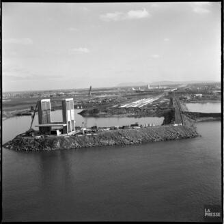 Travaux de construction du pont-tunnel Louis-Hippolyte-La Fontaine