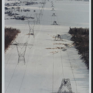 Pylônes électriques endommagés pendant la crise du verglas, 1998
