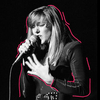 Photo d'archives en noir et blanc de la chanteuse Julie Masse