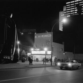 Vue nocturne du théâtre la Comédie-Canadienne