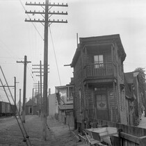 Maison de la rue Saint-Augustin dans le quartier Saint-Henri à Montréal, 29 août 1945.