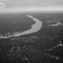 Vue aérienne de la rivière Moisie, 3 mai 1951