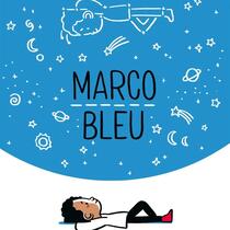 Un garçon couché par terre qui regarde une constellation ayant la même forme que lui.