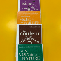 Photo de quatre livres de la collection Unik placé en colonne.