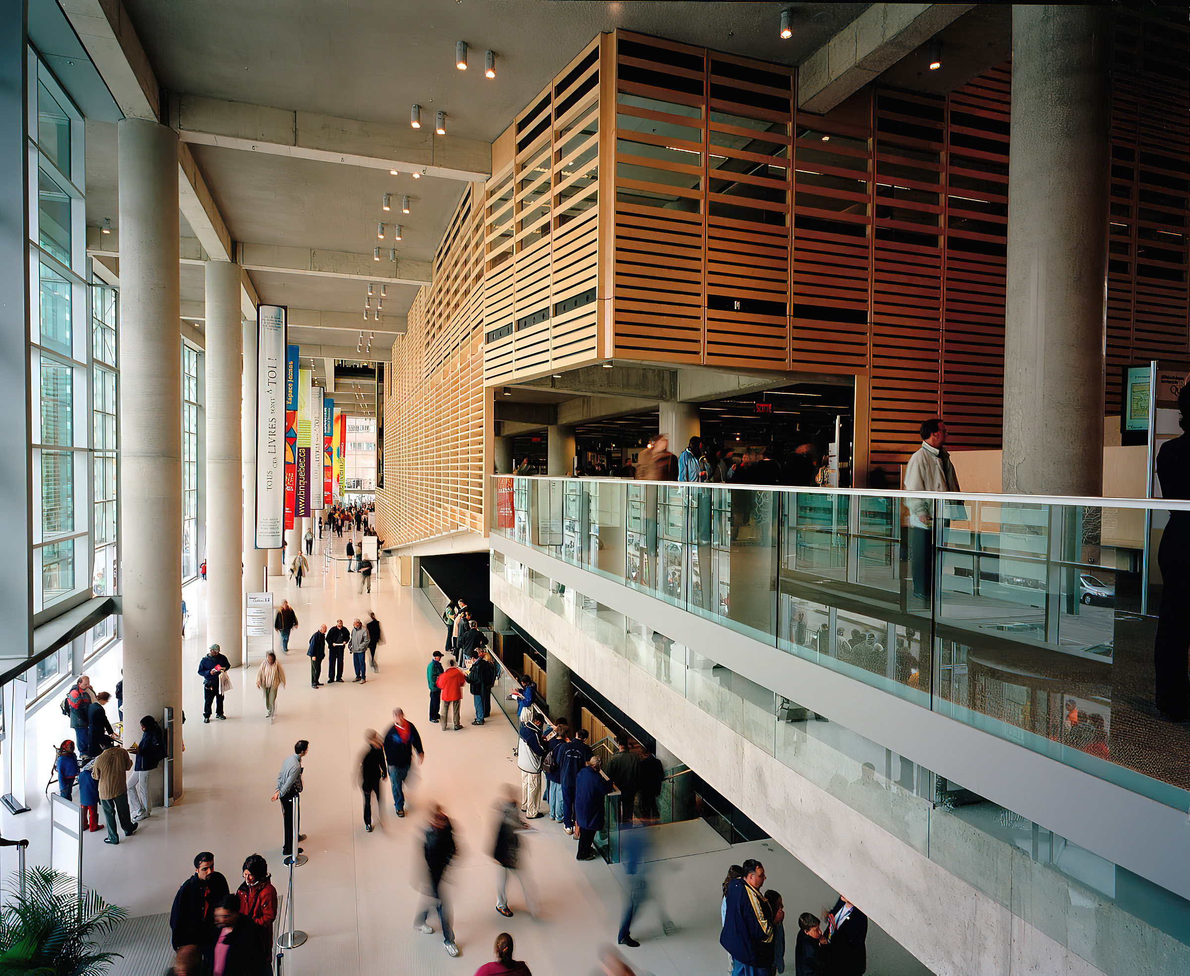 Hall de la Grande Bibliothèque vu de haut.